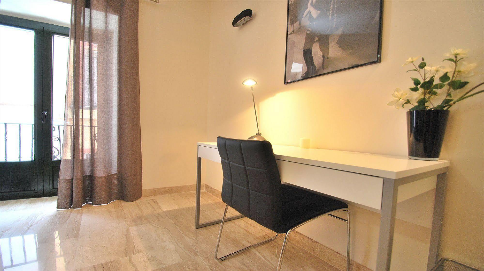 Apartamentos Living Sevilla Centro Maestranza Extérieur photo