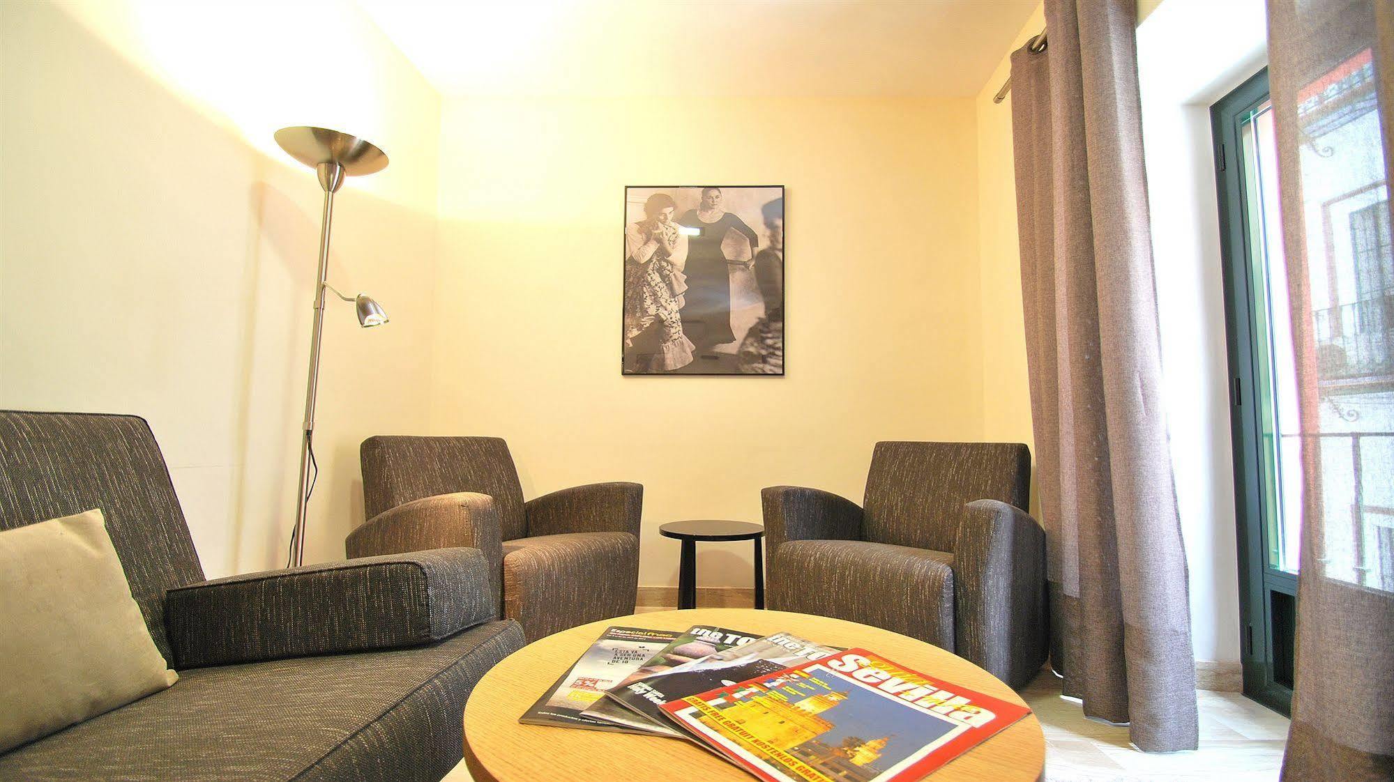 Apartamentos Living Sevilla Centro Maestranza Extérieur photo