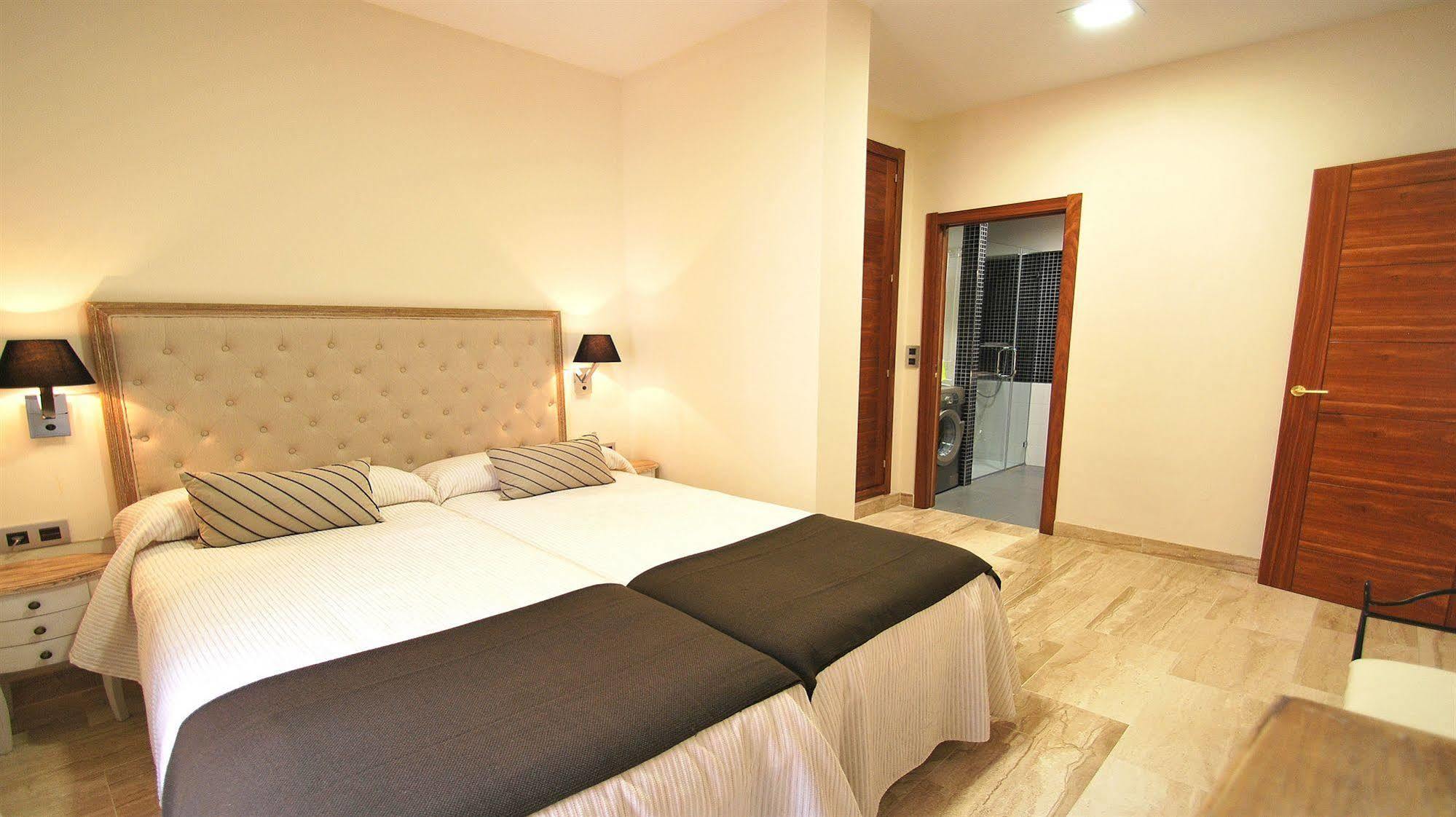 Apartamentos Living Sevilla Centro Maestranza Extérieur photo